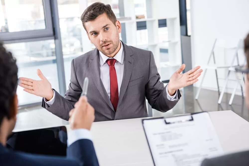 Злой начальник. Коллектив людей. Интервью с бизнесменом. Трудовой коллектив. Отношения с коллегами.