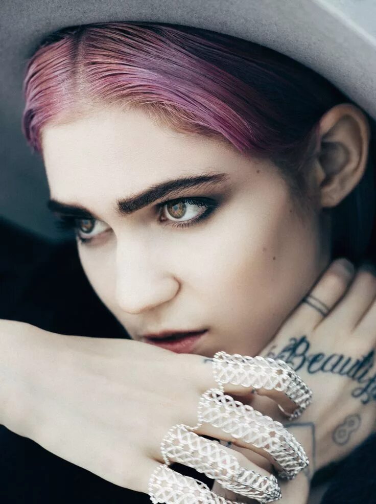 Клэр граймс. Клэр элис буше. клэр буше граймс. grimes певица. певица граймс (клэр буше).