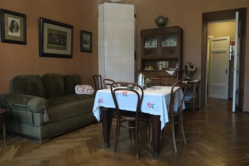 Музей квартира аллилуевых в санкт петербурге. Музей квартира аллилуевых в санкт петербурге. Дом музей рабочего аллилуева. Музей квартира аллилуева в спб. Музей аллилуевых в санкт-петербурге официальный сайт.