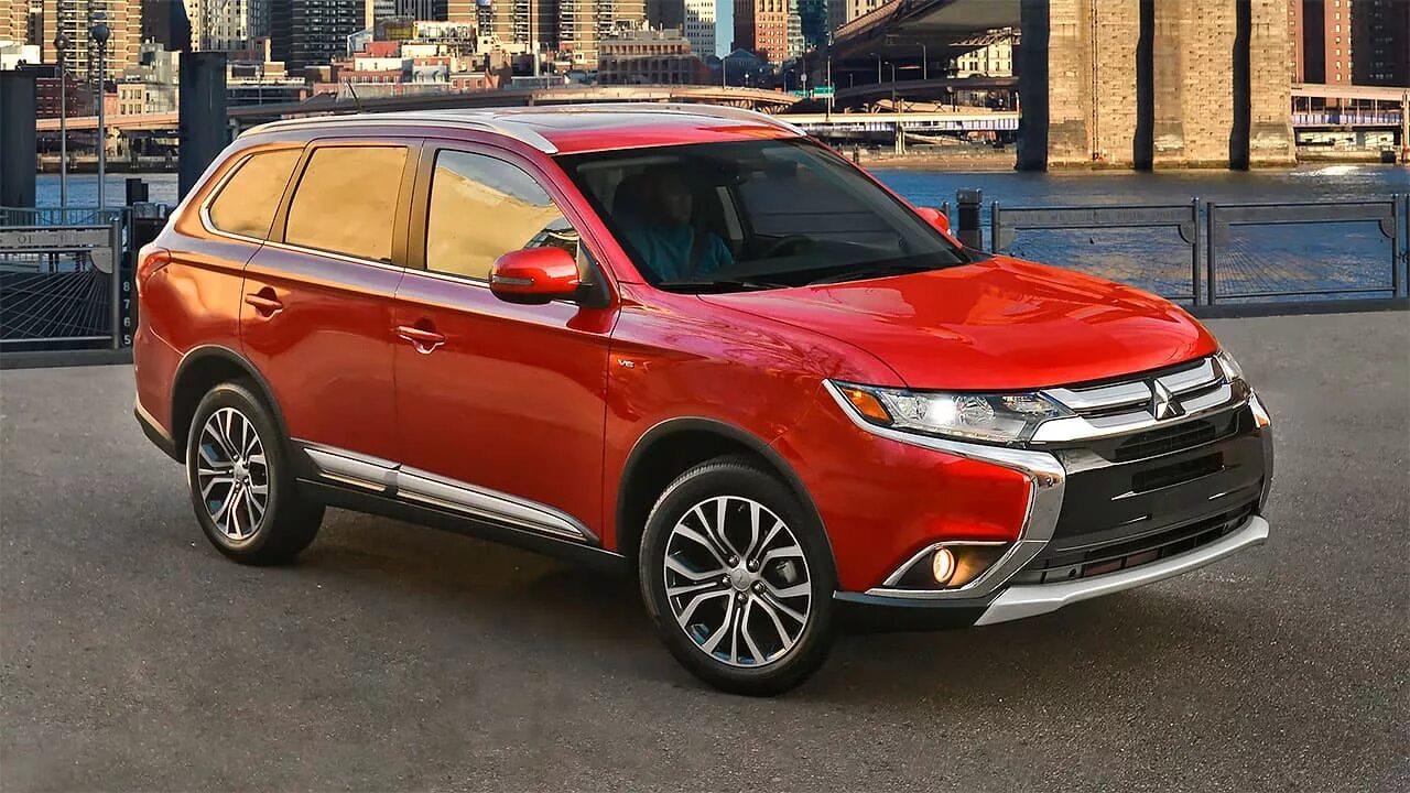 Мицубиси аутлендер годы выпуска. Митсубиси Аутлендер т2015. Outlander 2015. Mitsubishi Outlander 2015. Мицубиси Аутлендер 3.