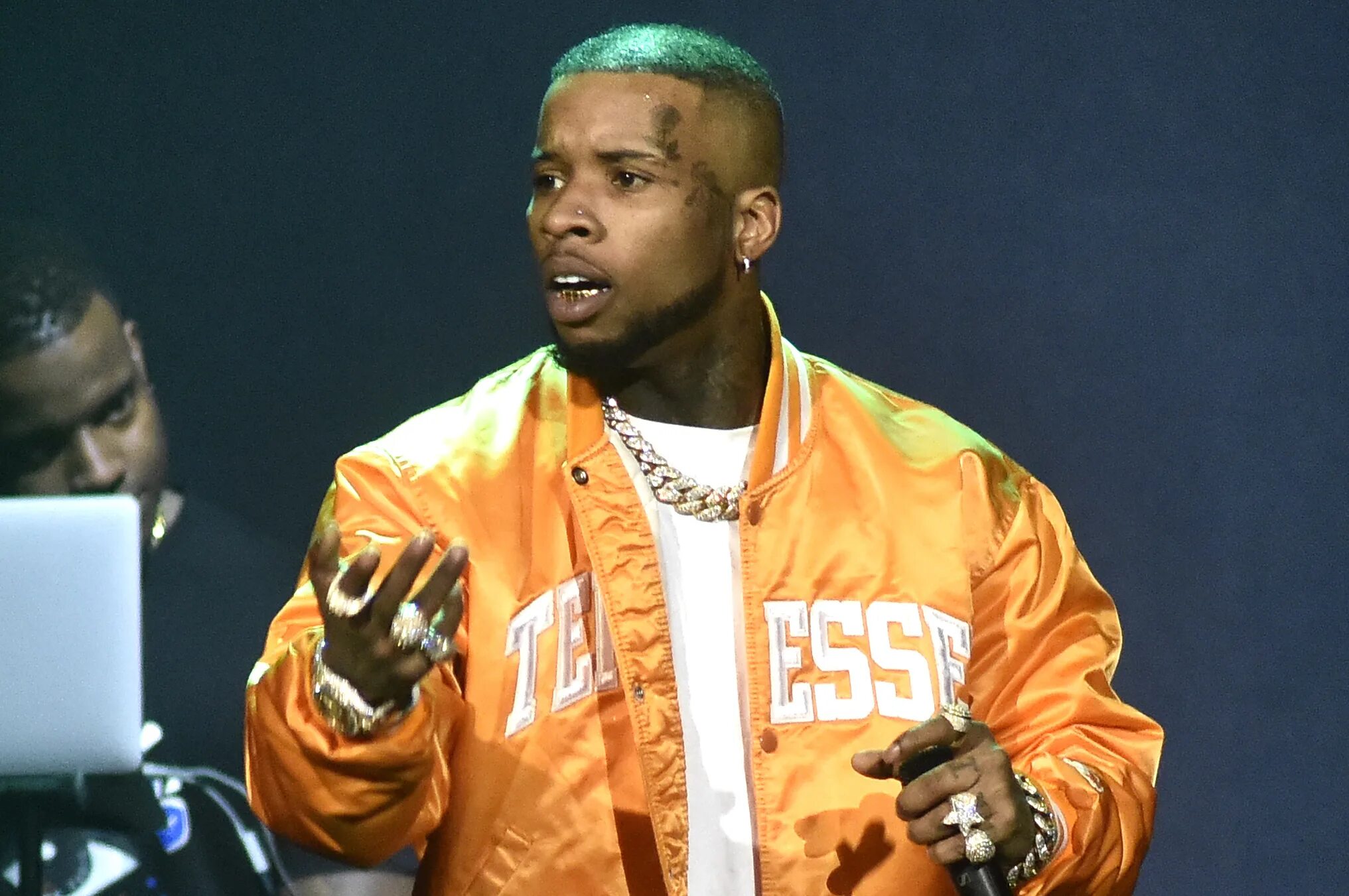She make it clap. Soulja boy tory lanez. she make it clap freestyle tory lanez. tory lanez freestyle. tory lanez clap.