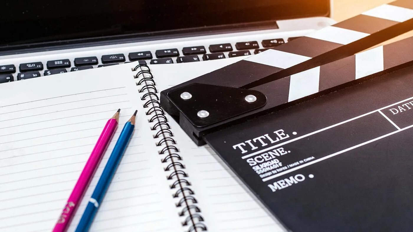 Write script. Пишет сценарий. movie screenplays. script writing. написание сценария.