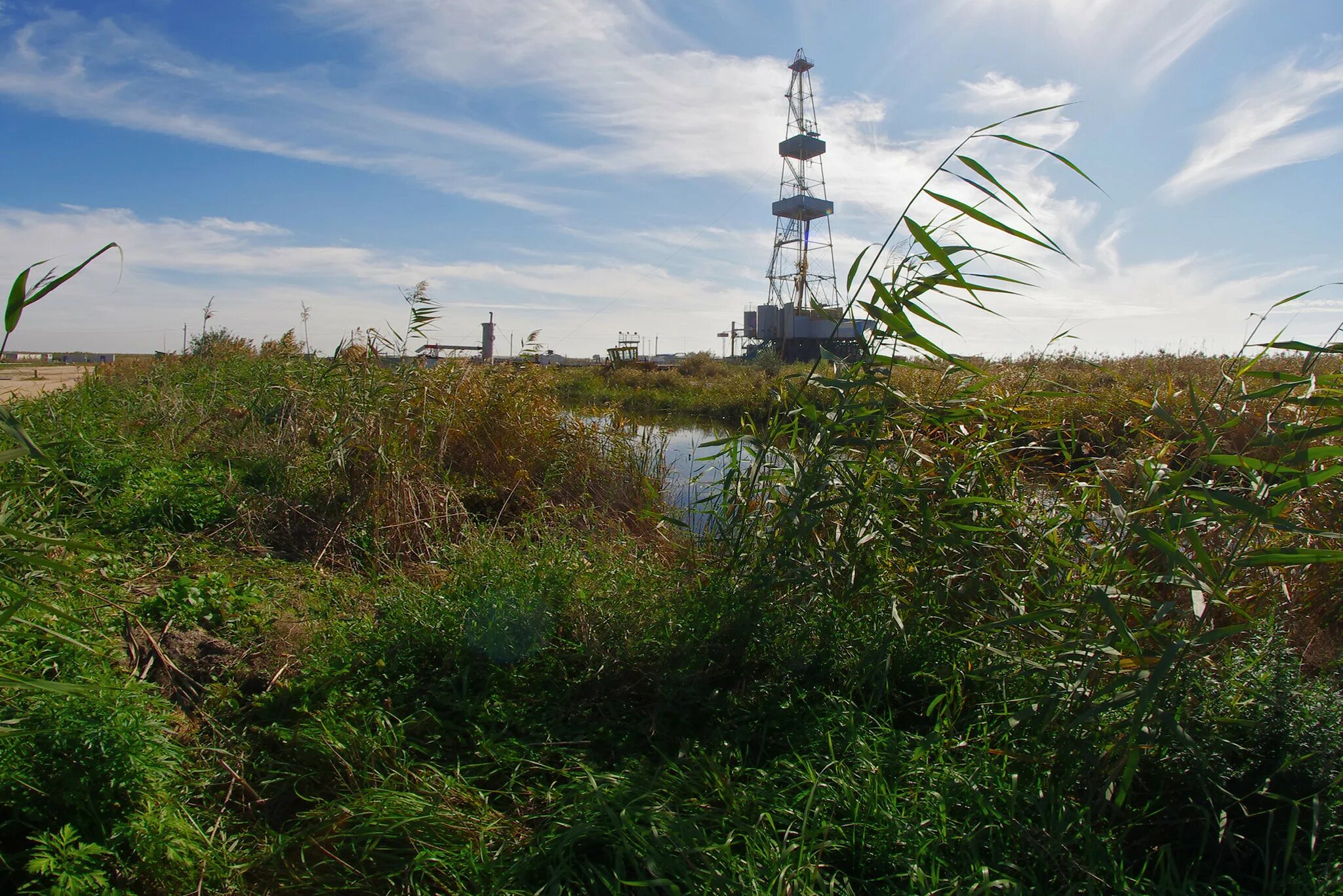 Скважины в Краснодарском крае. Нефтяная скважина Краснодарский край. Славянский район Краснодарский край нефтяные месторождения. Нефтяная скважина Краснодар. Скважина краснодарский край