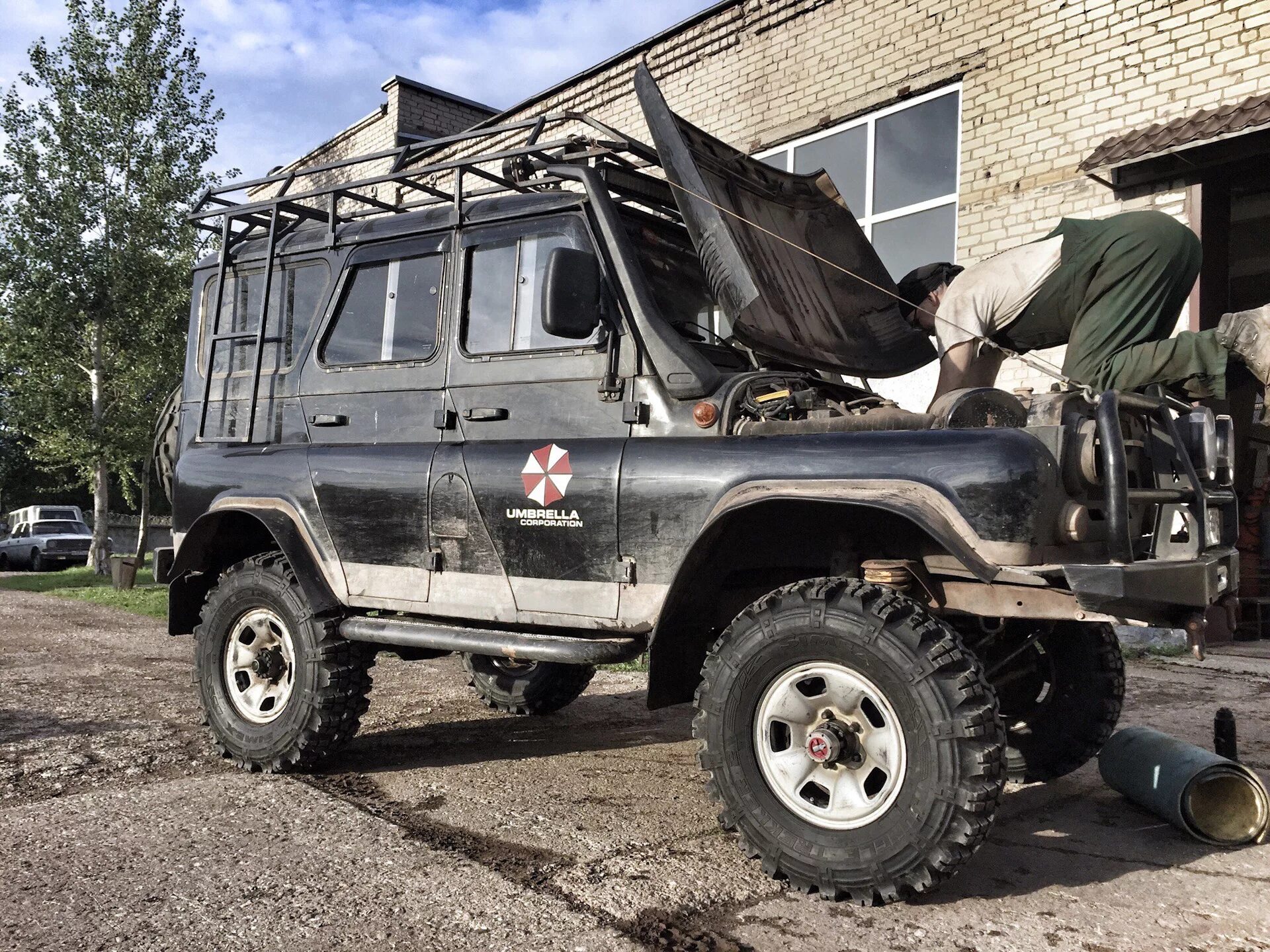 Военный хантер. УАЗ Хантер военный. УАЗ 3153 Гусар. УАЗ Хантер на 36 колесах. УАЗ 3151 военные мосты.