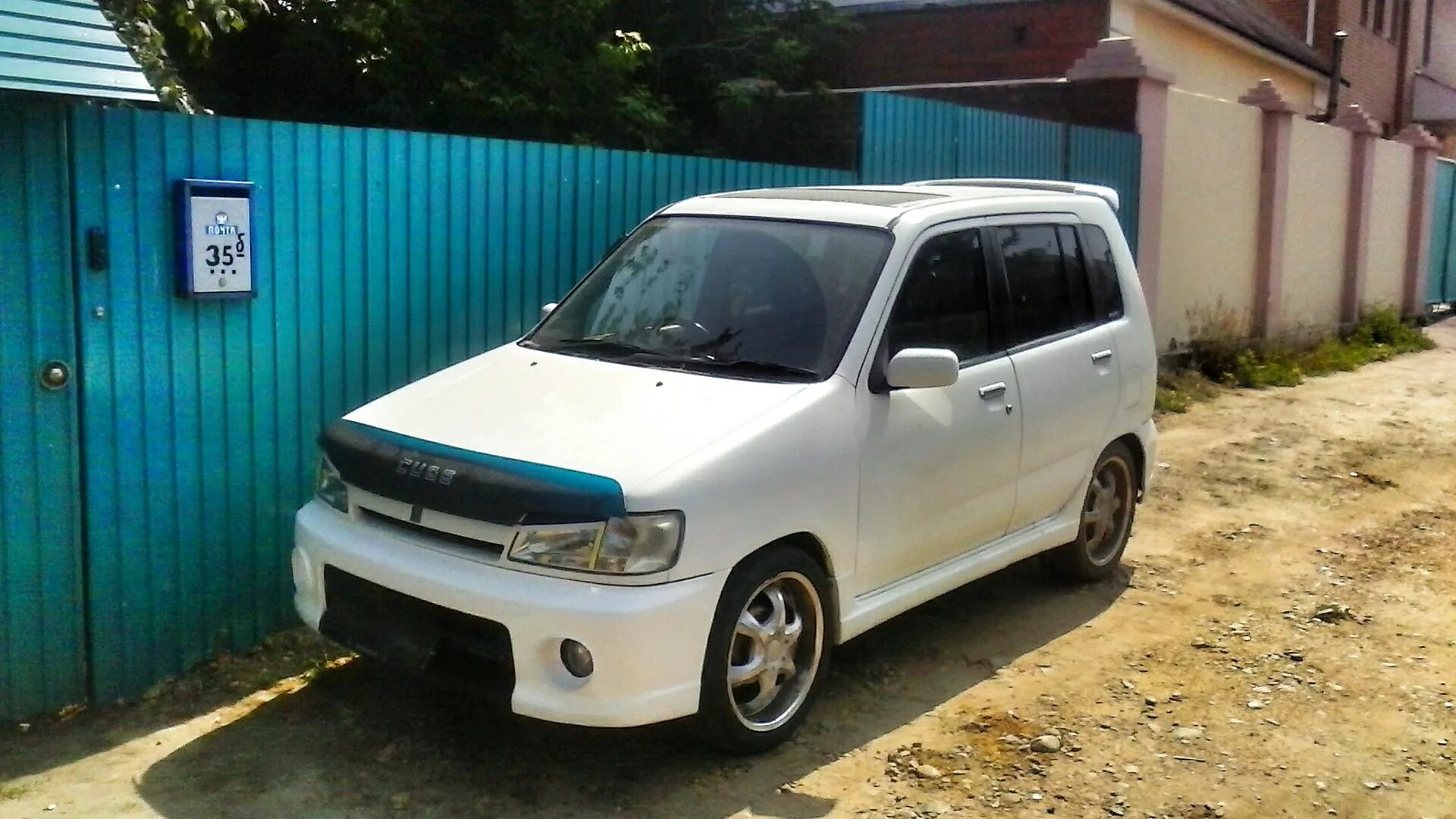 Купить б/у Nissan Cube I (Z10) 1.4 AT (85 л.с.) бензин автомат в Москве: серебри