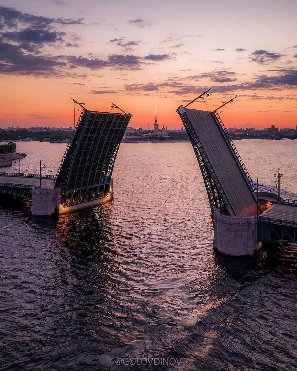 Петербург разводные мосты фото. Дворцовый мост в санкт-петербурге. нева дворцовый мост. разведенный дворцовый мост в санкт-петербурге. разводной мост в петербурге.