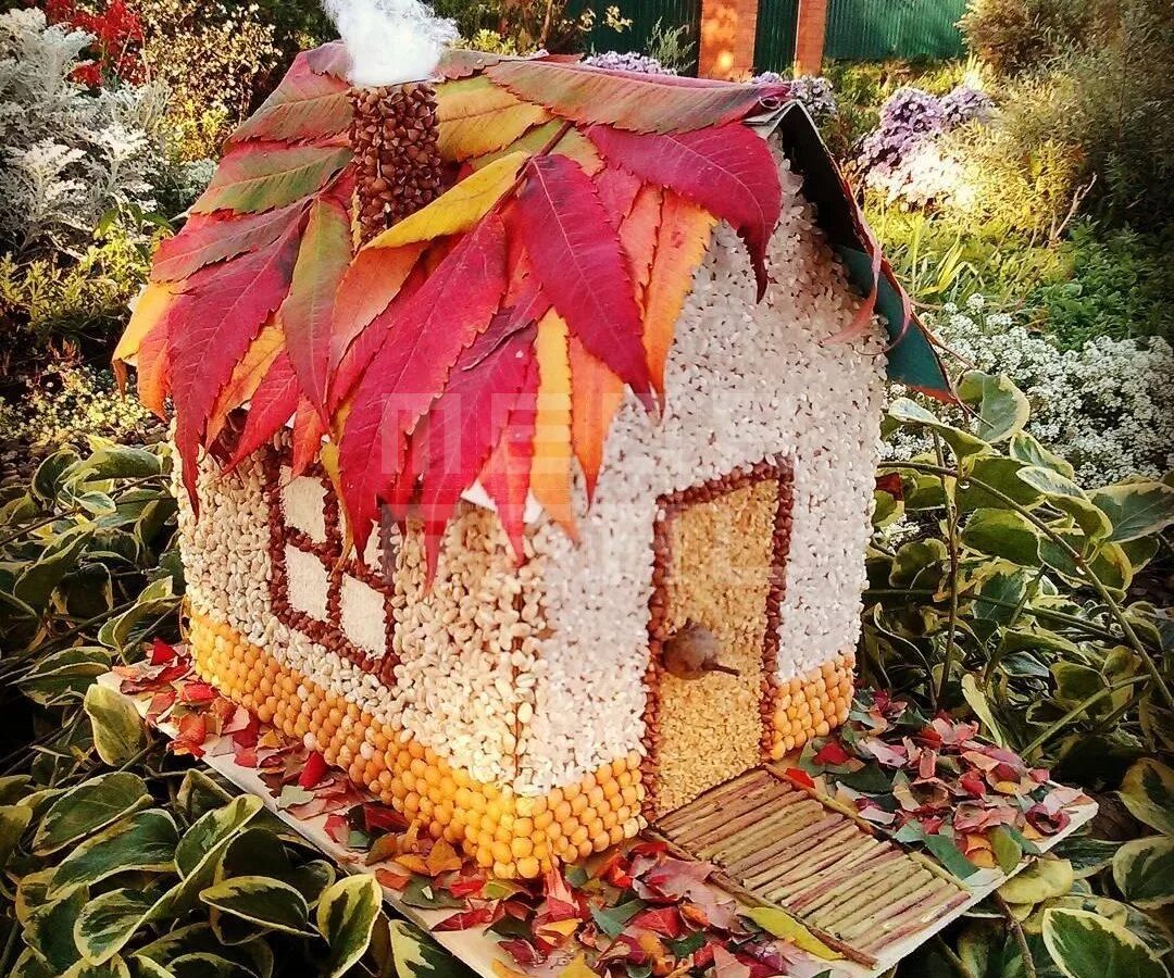 Домик из веточек и листьев. Домик из листьев на тему осень. Домик из осенних материалов своими. Поделки осень. Домик из природного материала.