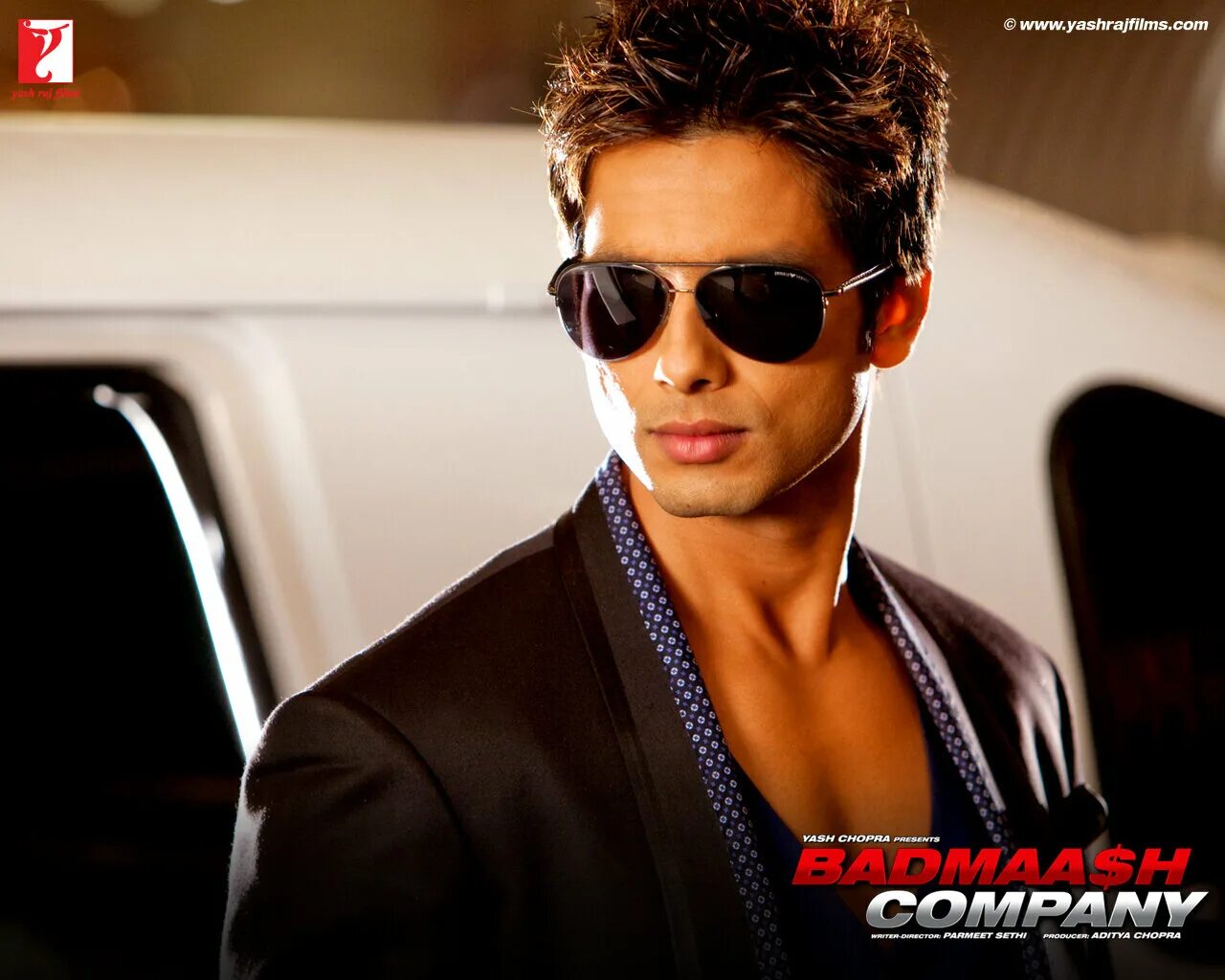 Шахид капур негодяи. Анушка шарма и шахид капур компания негодяев. Badmaash company 2010. Компания негодяев 2010. Badmaash company 2010.