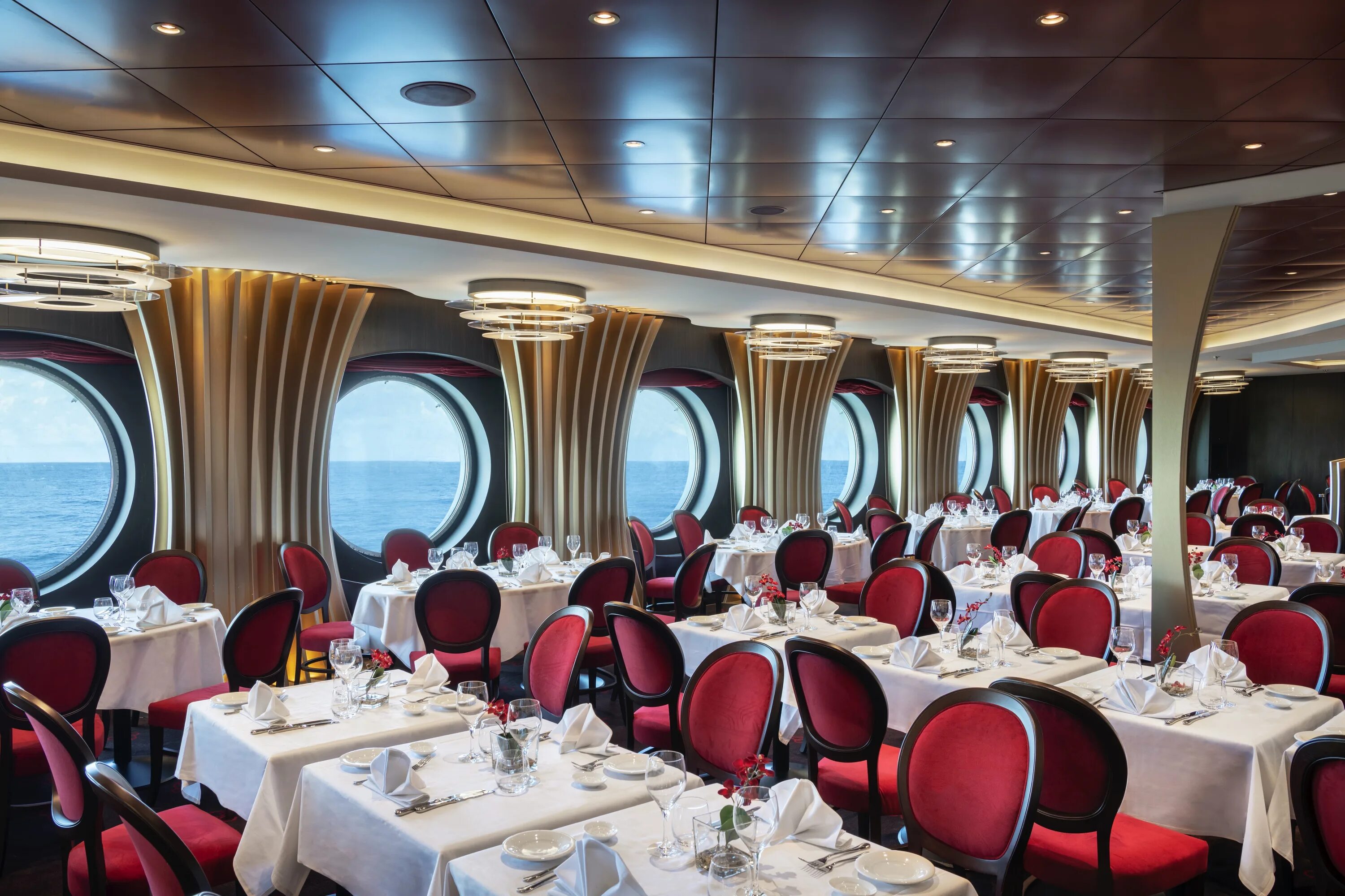 Круиз дубай msc. Лайнер msc bellissima. msc bellissima круизный. белиссимо лайнер дубай. msc virtuosa рестораны.