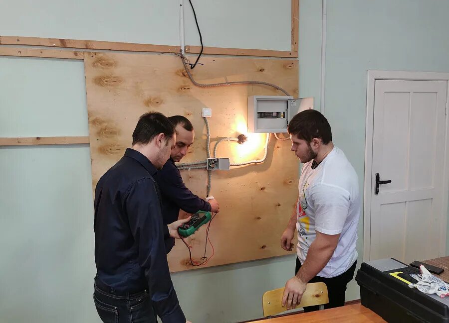 08 электрификация и автоматизация сельского хозяйства. Троицкий государственный аграрный техникум. Электрификация и автоматизация. Электрификация и автоматизация сельского хозяйства специальность. Электрификация и автоматизация.