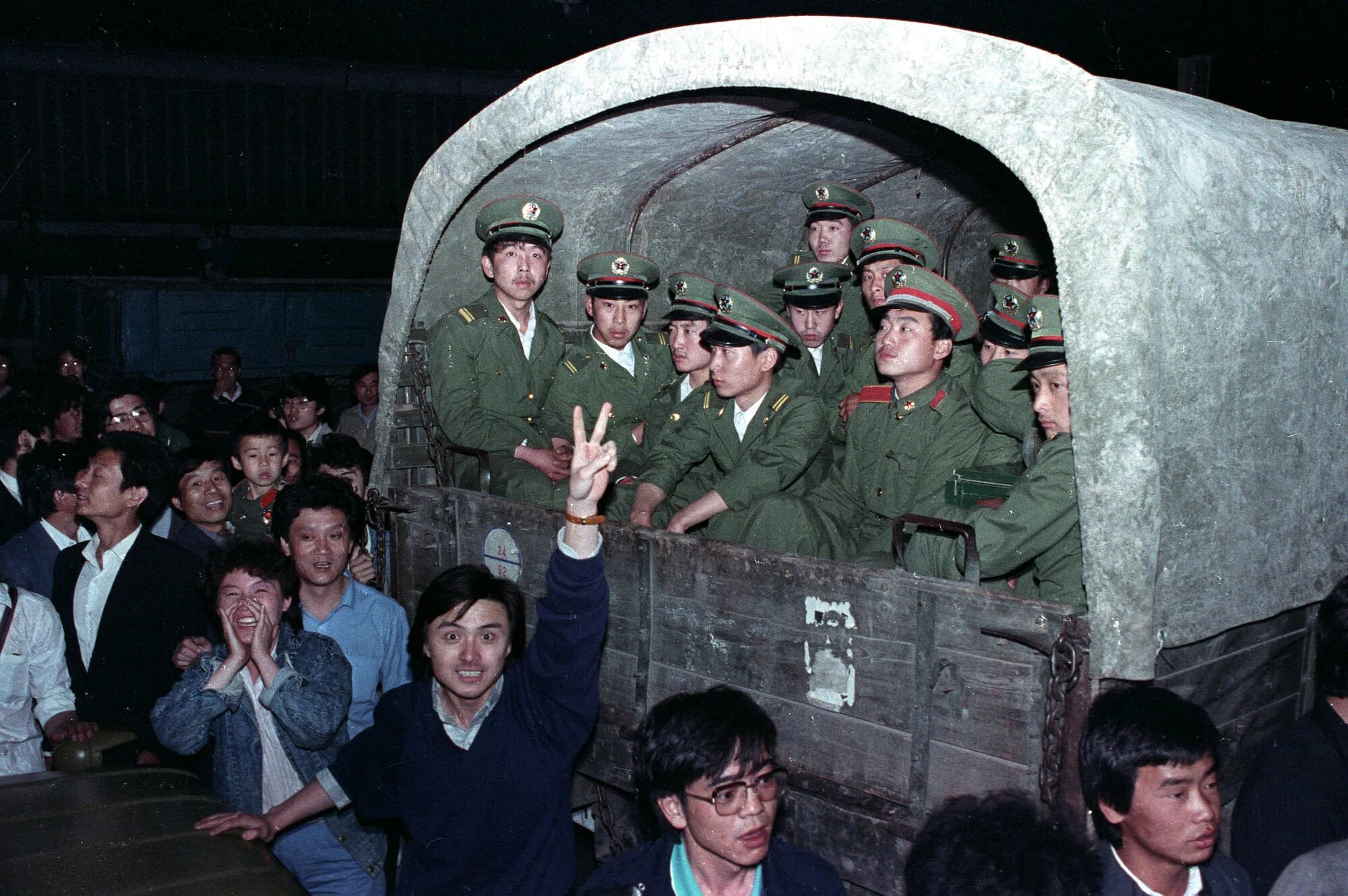 События на площади тяньаньмэнь. Площадь тяньаньмэнь 1989. пекин площадь тяньаньмэнь 1989 год. китай 1989.6.4.