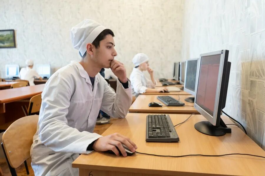 Образовательный центр высоких медицинских технологий казань. Медицинская практика севастопольская. Отзыв о медицинской практике. Призвание медицинский колледж сестринское дело. Студенты медики.