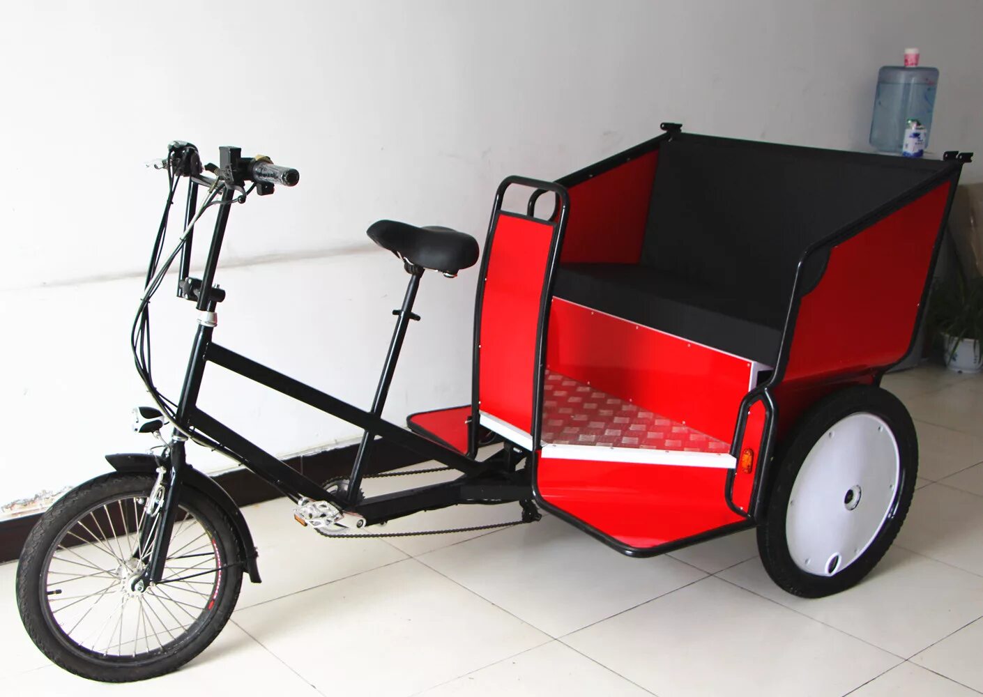 Купить двухместный трехколесный. Электровелосипед трицикл рикша. Велорикша стелс. Трехколесный велосипед Winther 580.00 Duo Tricycle Low. Электро рикша 3 колеса.