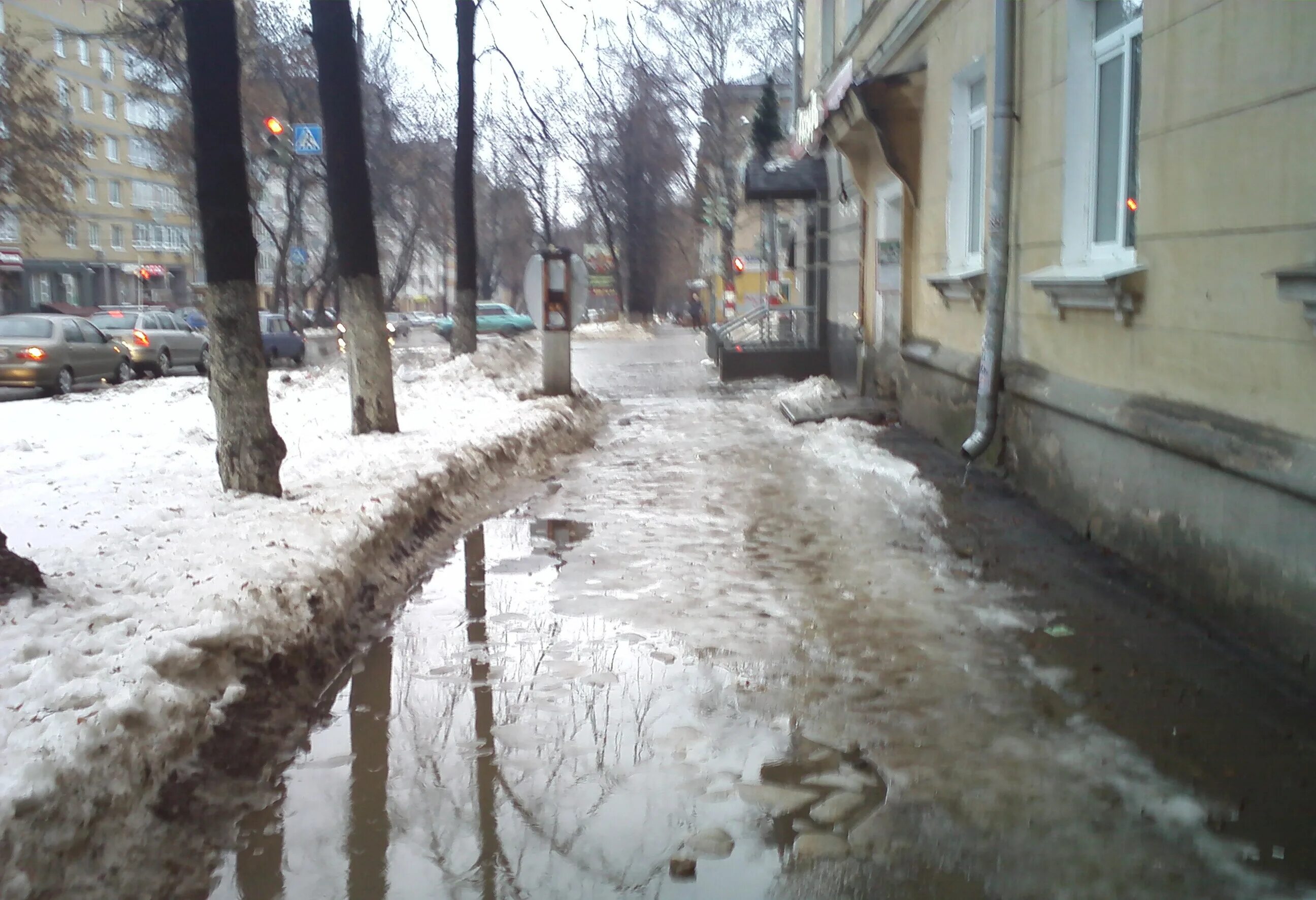 когда тает снег в москве. наводнение фото. москва тает снег. тает снег. когда тает снег в москве.
