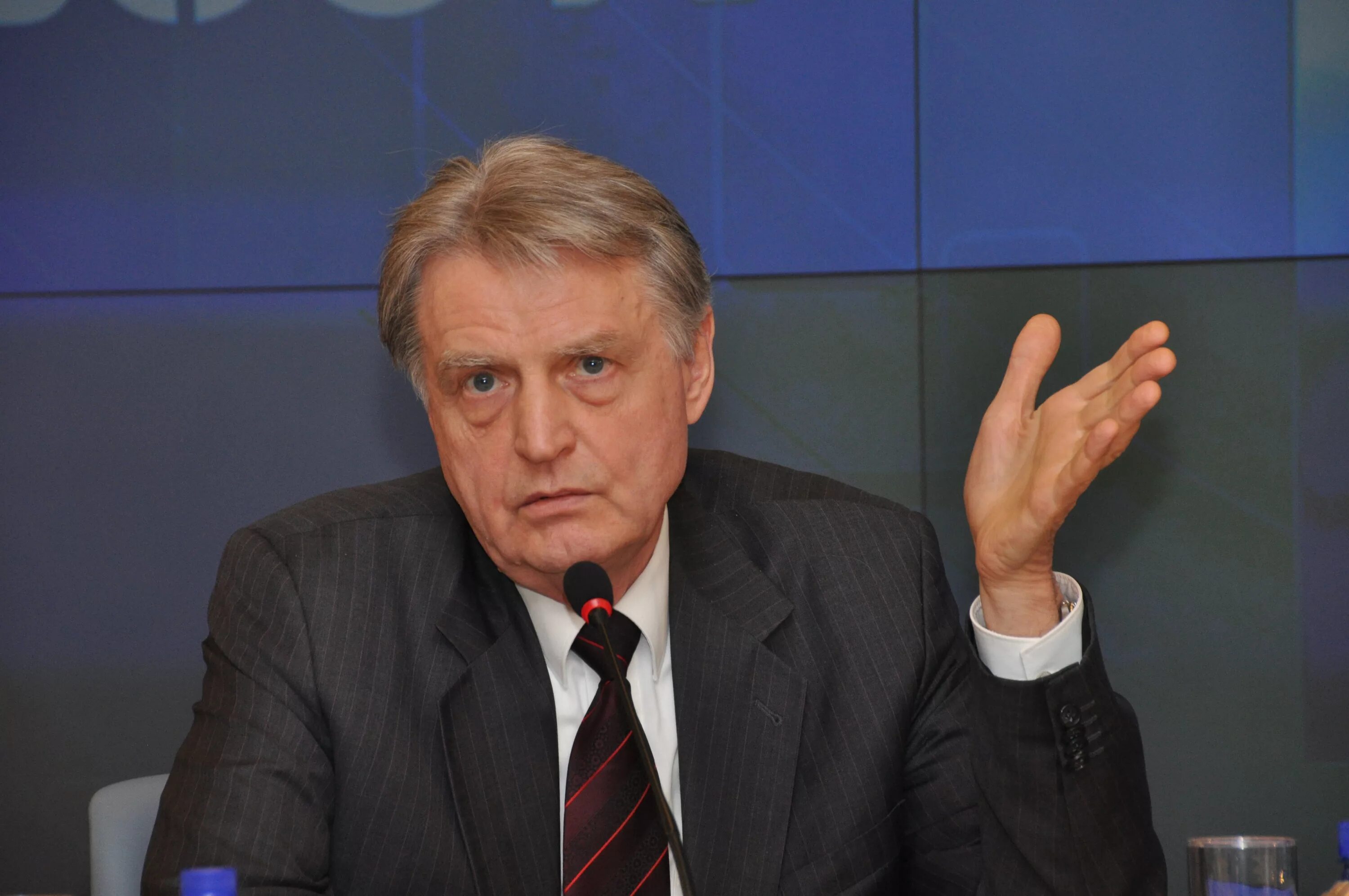 Павел Медведев: "Мемуары мне пока некогда писать" - Рамблер/новости
