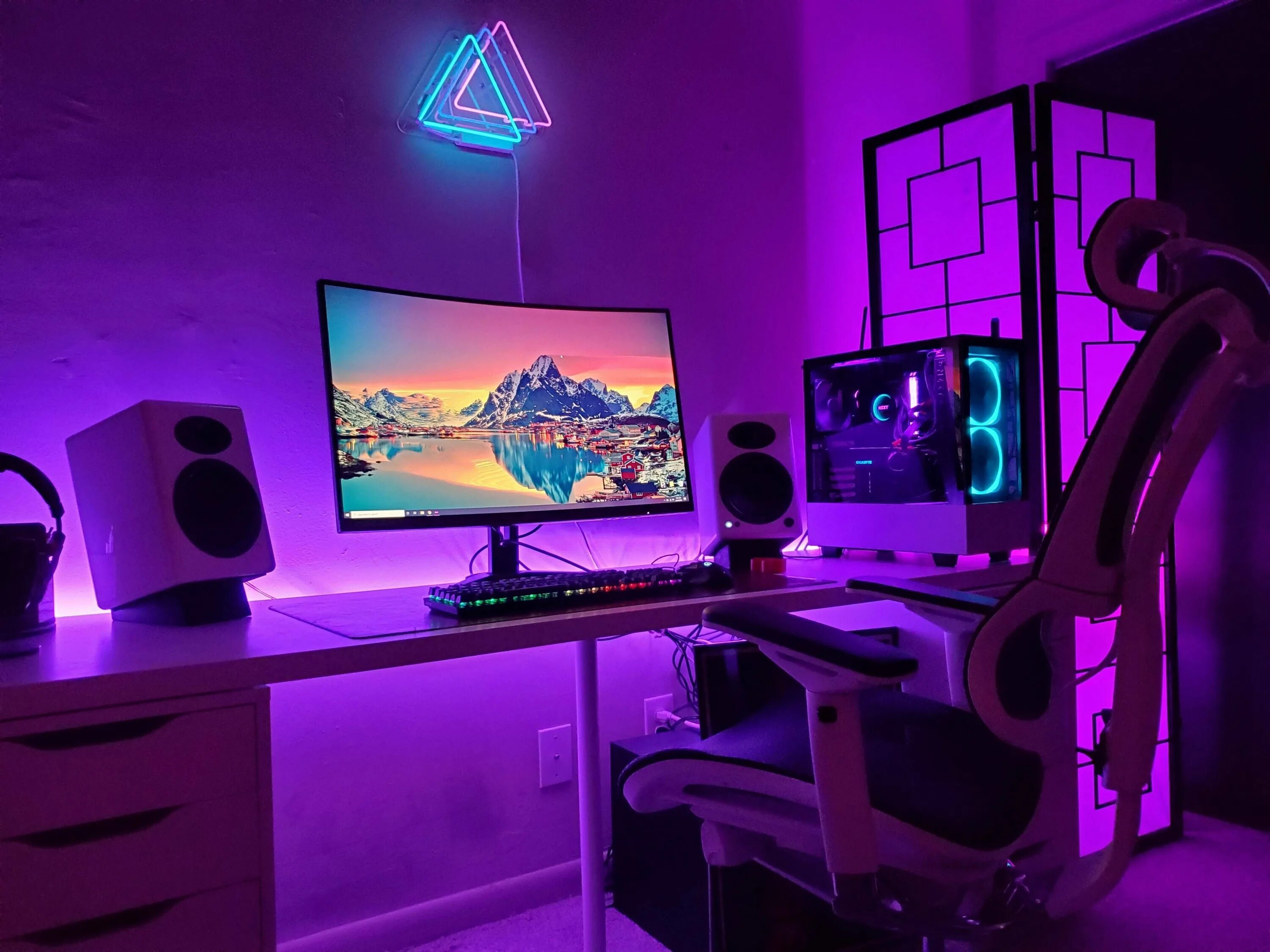 Asus neon rog. Геймерская комната с подсветкой. Asus rog cyberpunk. Игры с джойстиком. Неоновый геймер.