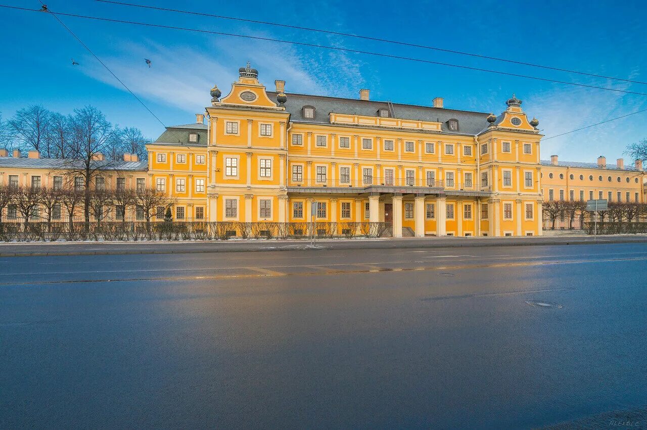 Меншиковский дворец университетская наб 15 фото. Дворец Меншикова в Санкт-Петербурге. Дворец Меншикова в Санкт-Петербурге 18 век. Меншиковский дворец Санкт-Петербург зимой. Меншиковский дворец зимой.