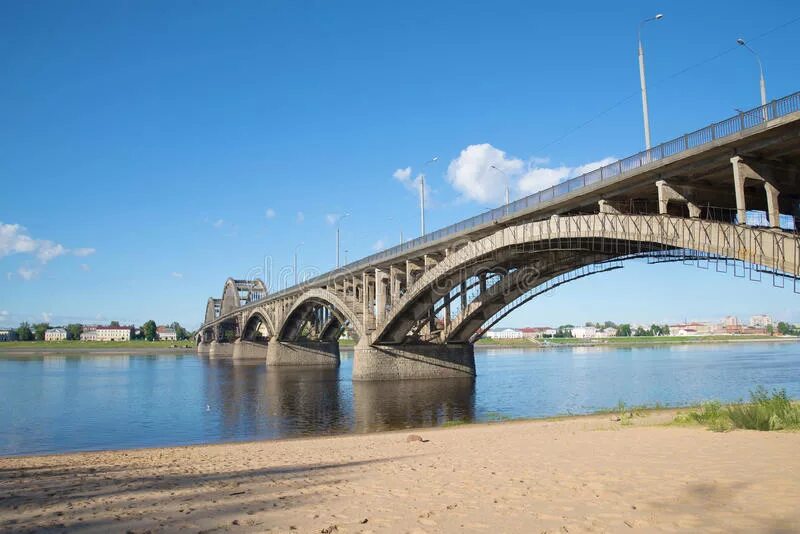 Рыбинск мост. Рыбинск левый берег берег. Ярославль мост через Волгу. Рыбинский мост с левого берега. Левый берег рыбинск