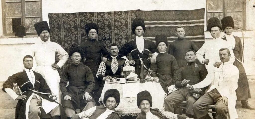 Казаки станицы зольской 1906. Кубанский фольклор. Казаки станицы подгорной. Казаки кубанские 20 век одежда. Кубанский войсковой певческий хор.