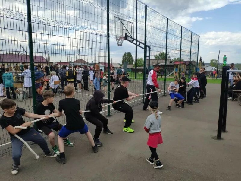 школа 106 екатеринбург стадион. спортивный фестиваль. проект спорт в каждый двор екатеринбург. приглашение на праздник двора. спорт в каждый двор проект.