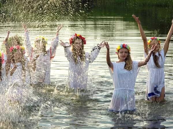 Аграфена купальница 6 июля. Аграфена купальница 6 июля. 23 июня аграфена купальница. Аграфена купальница 6 июля. Аграфена купальница праздник.