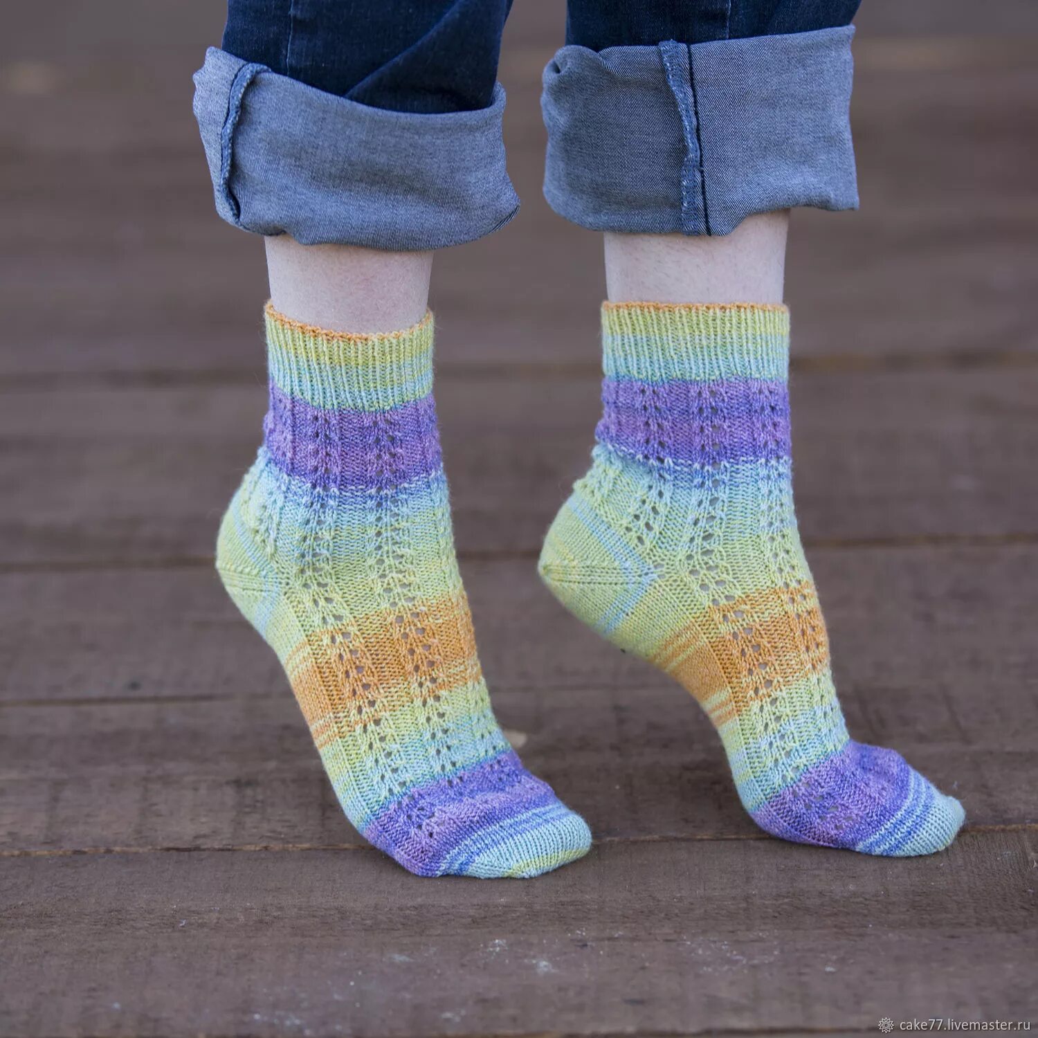 Цветные шерстяные носки. Разноцветные носки спицами. Цветная пряжа для носков. Пряжа для носков разноцветная.