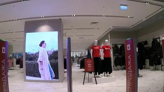 Снежная королева плаза. Снежная королева в тау галерея в саратове. Снежная королева магазин иркутск. Снежная королева южно-сахалинск сити молл. Снежная королева каширская плаза.