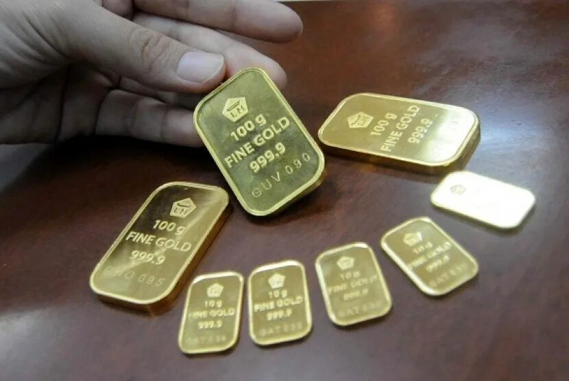Precious metals. Фото золото с людьми. World gold council. Ломбард слитки. Ломбард золото.