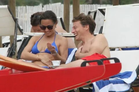 PIPPA MIDDLETON in Bikini on Vacation in Italy.