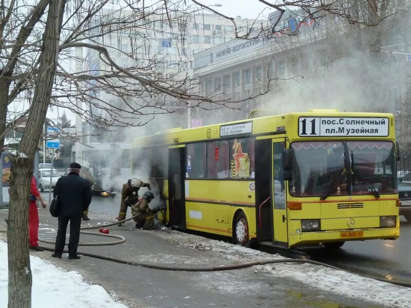 Ратов автобус. Автобусы Саратова. 11 Автобус Саратов. Автобус 11. Одиннадцатый автобус.