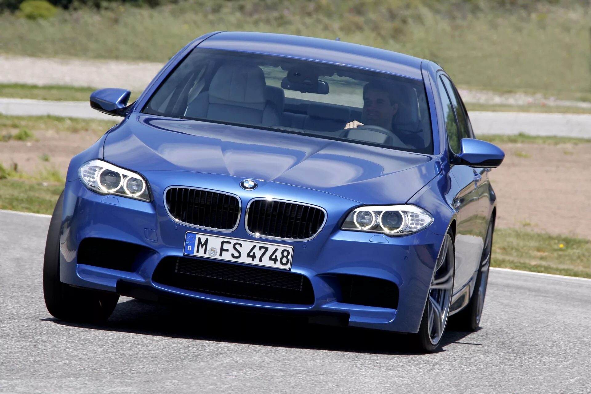 Дата м5. BMW m5. BMW m5 f10 2012. BMW m5 седан. BMW m5 f10 2011.