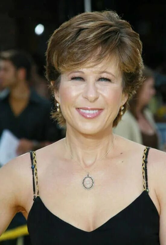 стрижки для женщин после 60. стрижка очень короткая женская женщина 50+. стрижки после 60 без укладки. стрижки после 60 без укладки. стрижка пикси на короткие волосы для женщин за 50.