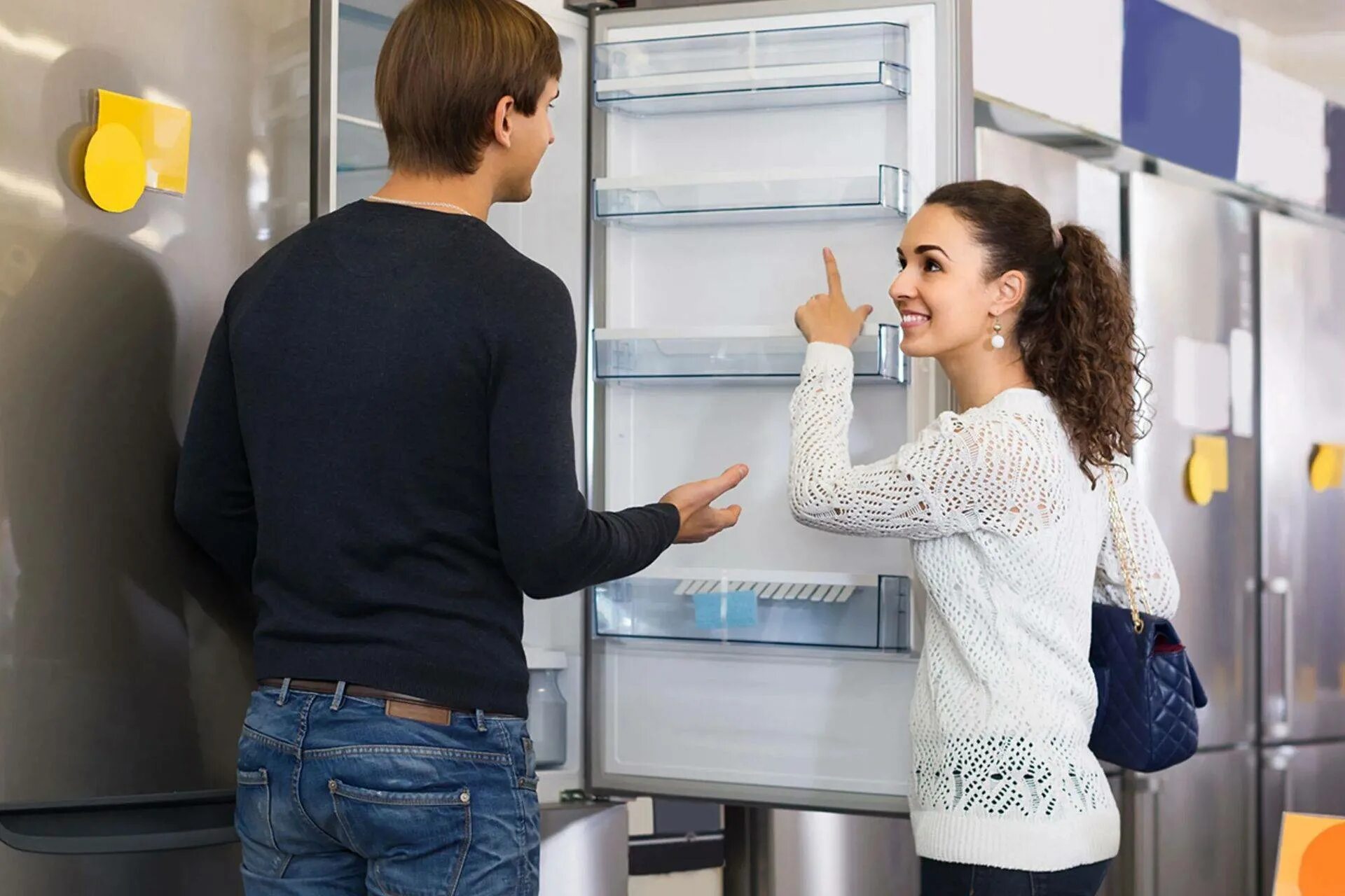 Пенсионерка выбирала дешевый холодильник и терпела. Холодильник. Бытовые холодильники. Бытовая техника "холодильник". Люди и бытовая техника.