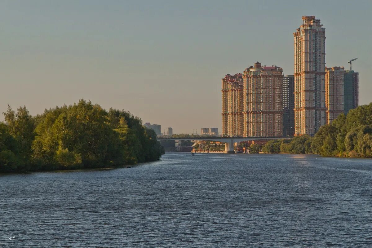 Алые паруса брянск. ЖК Алые паруса Брянск. Строгинский мост. Алые паруса микрорайон Москва. Алые паруса Москва жилой комплекс.