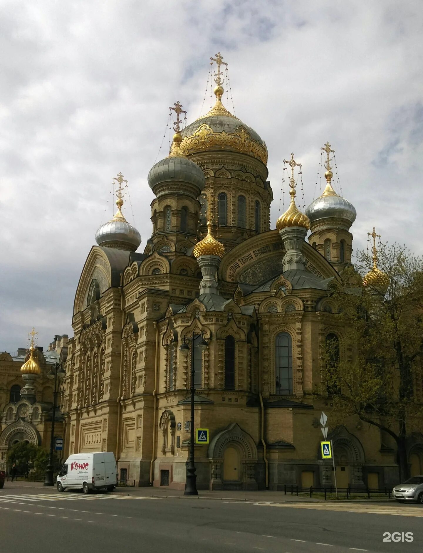 Подворье оптиной пустыни в петербурге. Успенское подворье оптиной пустыни в санкт-петербурге. успенский собор подворье оптиной пустыни в санкт-петербурге. успенское подворье монастыря оптина пустынь. церковь успения пресвятой богородицы на васильевском острове.