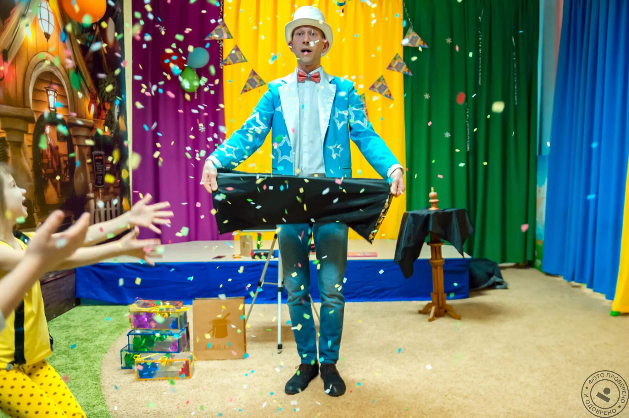 фокусы на детский праздник. фокусник с животными на детский праздник. аниматор фокусы. фокусник костюм в детском саду. фокусы для детских праздников.