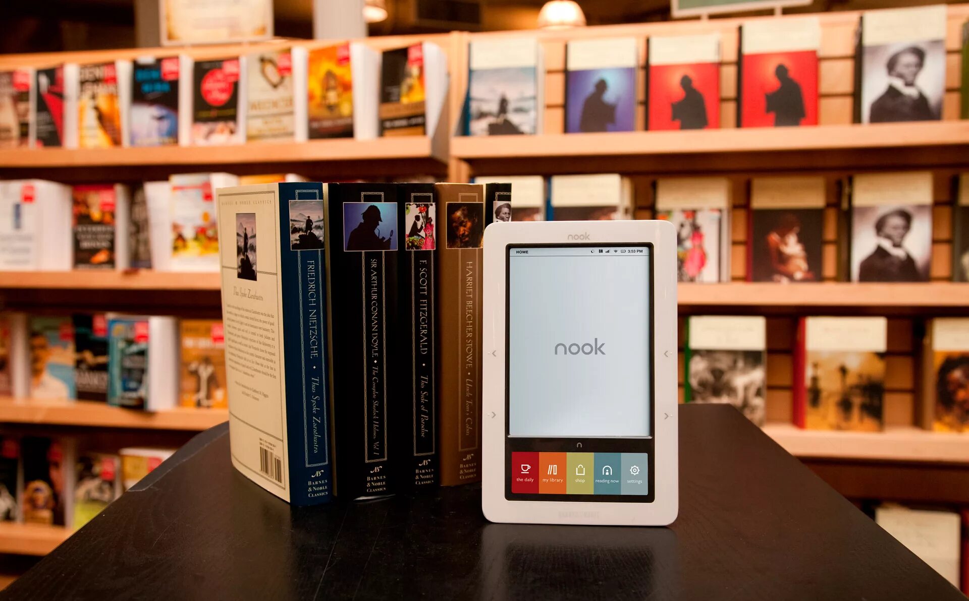 Barnes and Noble Nook. Современные книги. Электронная книга. Гаджеты для чтения книг. Магазин электронная книга купить