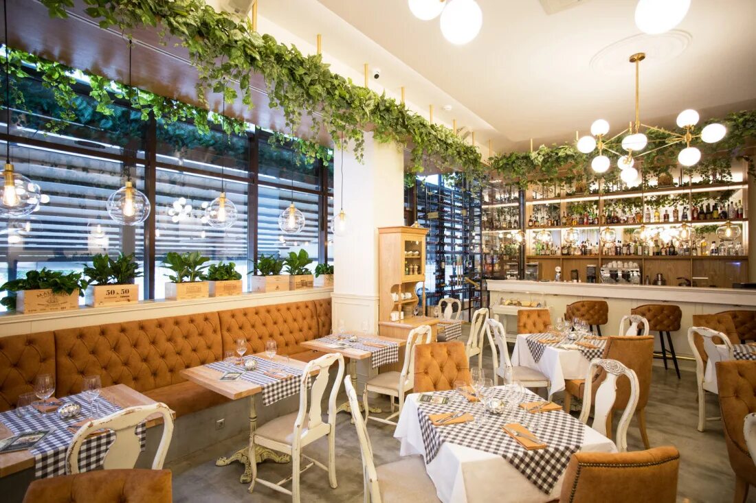 Итальянец ресторан веранда. La provincia ресторан на октябрьской. Итальянский ресторан в италии. Итальянские рестораны в центре москвы. Кафе томато в москве.