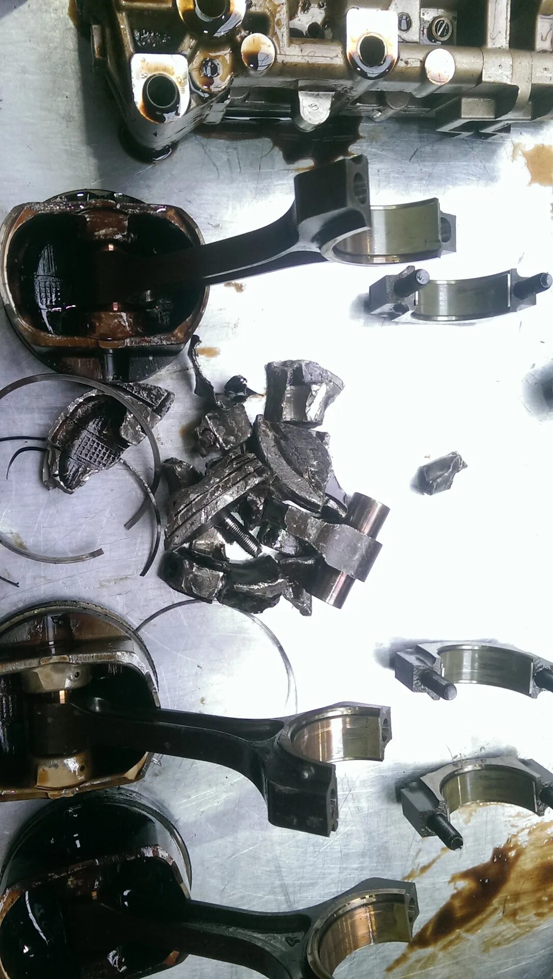 6. Ямз 651 обрыв шатуна. Шатун двигателя после гидроудара. Облегченные шатуны змз 406. Обрыв шатуна.