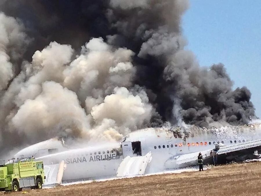 Проект авиакатастроф. Самолёт asiana airlines крушние. боинг-777&quot; авифкатастрофа. катастрофа boeing 777 в сан-франциско. asiana airlines авиакатастрофа.