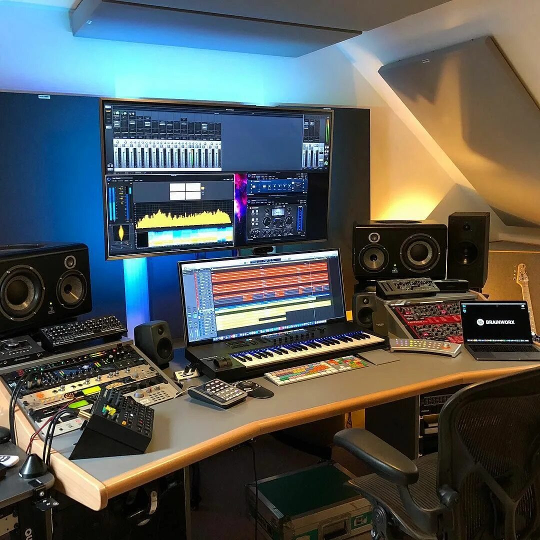 Mixing studio. Студия звукозаписи мидитон череповец. home studio recording 2025. студия звукозаписи 4к. комната музыкальная студия.