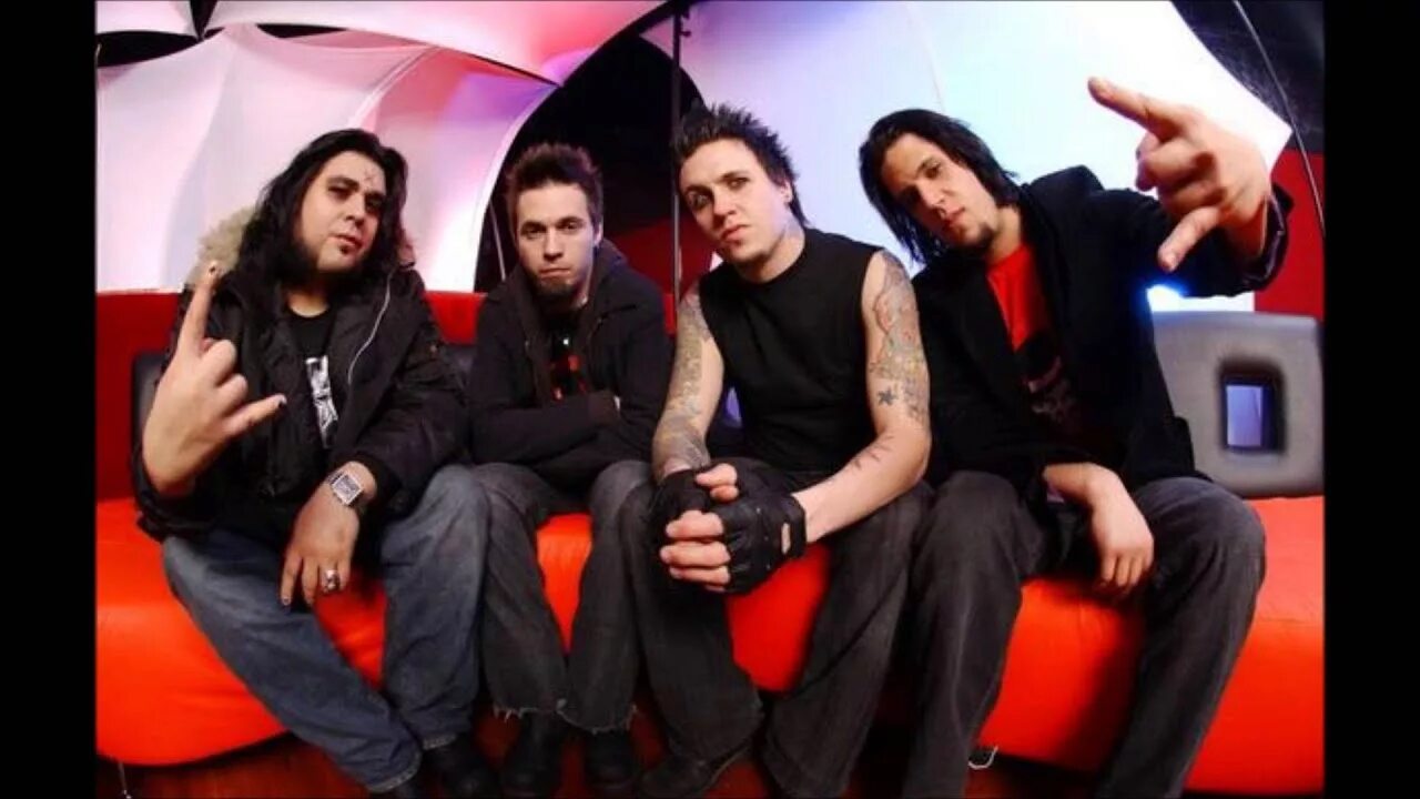 Papa roach between. Группа papa roach. группа папа роуч обложки. papa roach 2002. papa roach 1993.