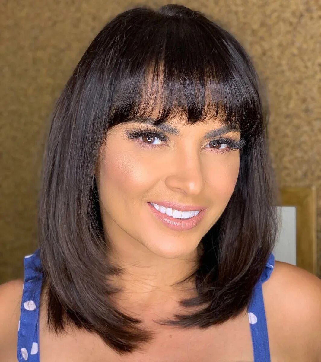 Каскад рапсодия лесенка стрижки. Стрижка каре лесенкой. Стрижки женские 2022 на средние волосы с челкой каскад. Стрижка каскад шегги на средние волосы с челкой. Стрижка каскад на среднюю длину с челкой.