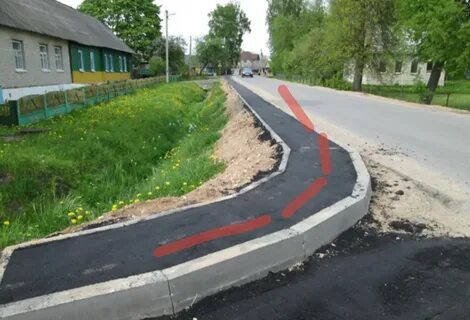 Бордюр на дороге