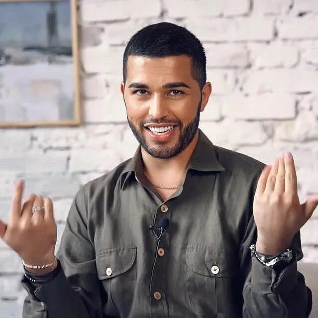 Акобир и гоар. Акобир до и после пластики. Акобир визажист. Акобир визажист. Акобир визажист.