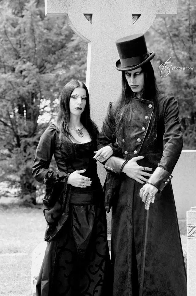 Вуаль смерти. Старый гот. Женщина в черной вуали. Готы старики. Готы старый стиль.