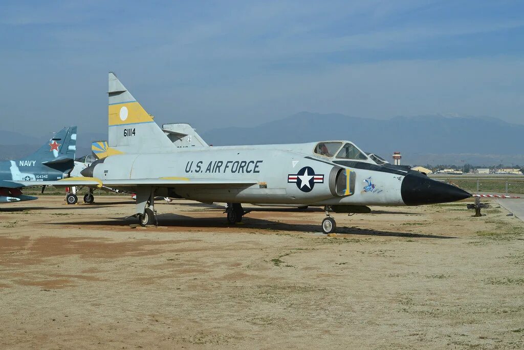 Convair f-102 delta dagger. F 102 истребитель. F-102 самолет. ф-102. F 102.