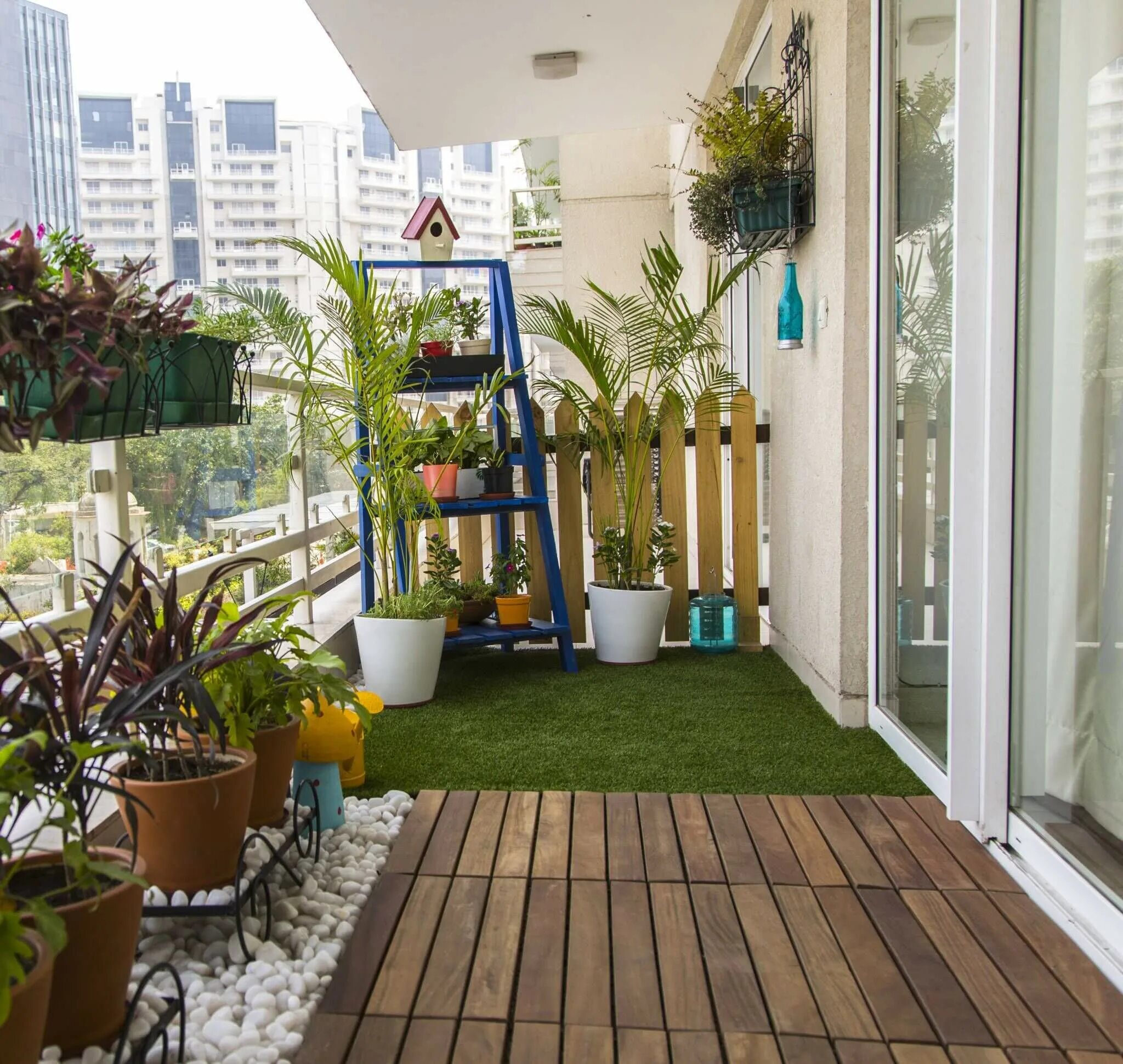 Озеленение балкона. Озеленение балконов и лоджий. Обустройство балкона. Растения на балконе. Лоджия 1 этажа