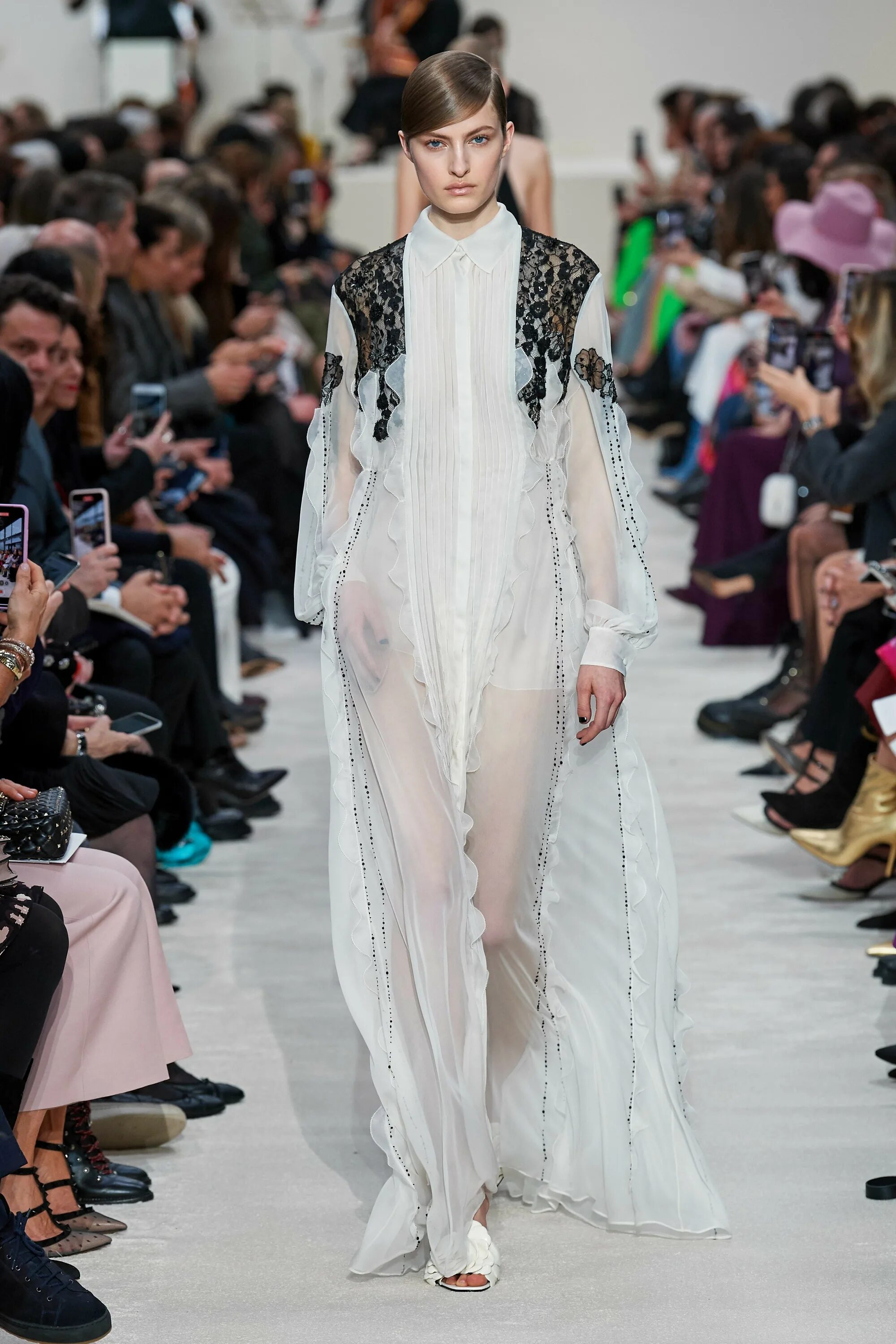 Новая мода. Валентино одежда 2021 осень зима. Показ мод ведущих дизайнеров. Показ мод ведущих дизайнеров. Показ мод ведущих дизайнеров.