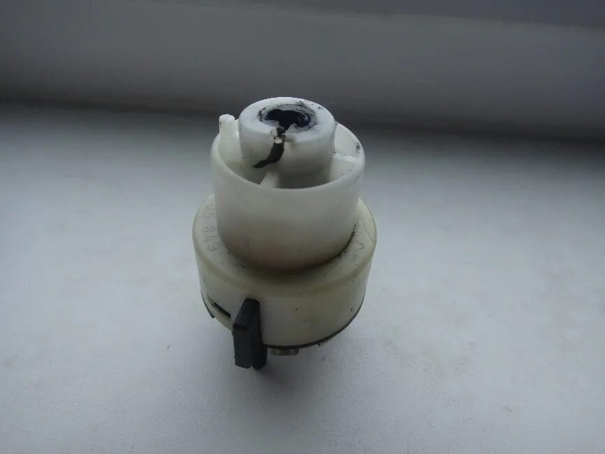 Контактная группа замка зажигания ауди 80. Ауди 80 1990 контактная группа замка зажигания. Контактная группа ауди 80 б4. Ауди б4 контактная группа. Контактная группа замка зажигания ауди 100 с4.